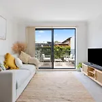Chic Brookvale Unit-Big Balcony!