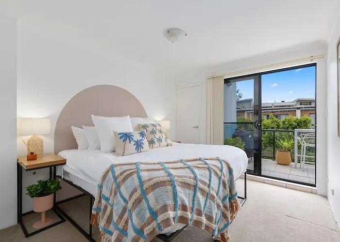 Chic Brookvale Unit-Big Balcony!